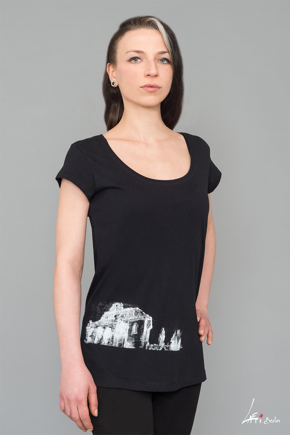 T-shirt long Black- Woman - Anhalter Bahnhof