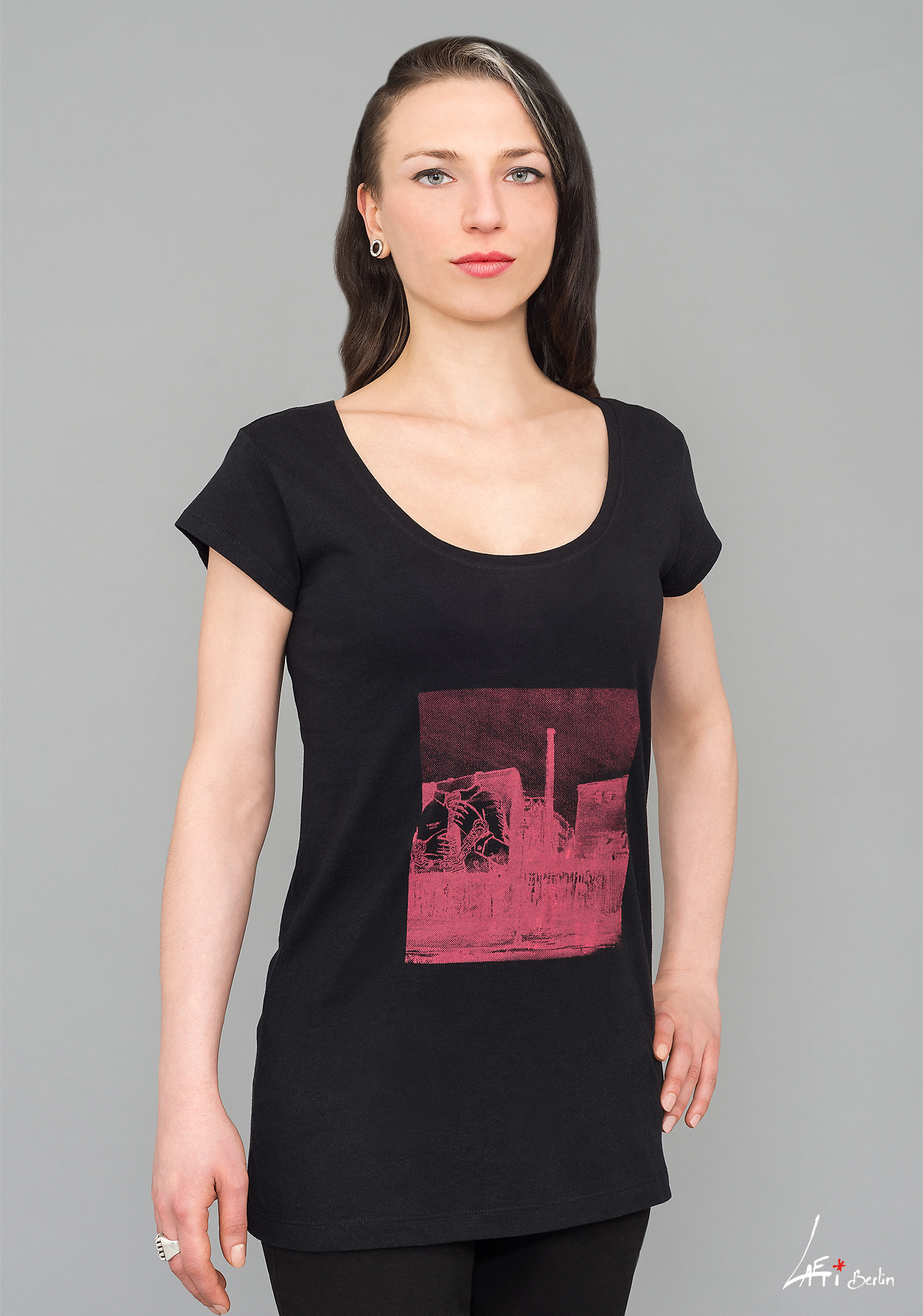 T-shirt Cuvrystrasse Long black Scooped neck Red print Woman